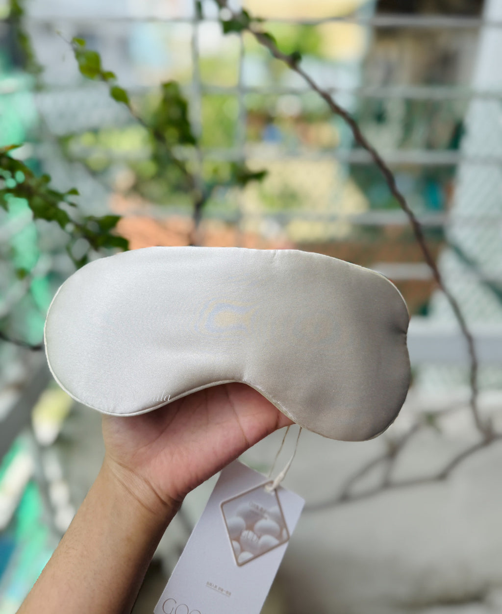 100% Pure Mulberry Silk Sleeping Eye Mask.